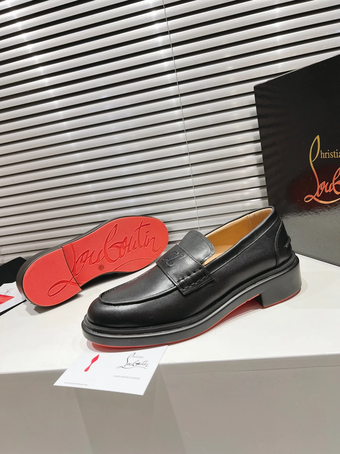 👟👟Ex-factory price 760👟👟 ╔Tire bottom Loaf🆑Black cowhide╗ ·Top version customization·2024𝐬𝐬 𝑪𝒉𝒓𝒊𝒔𝒕𝒊𝒂𝒏 𝑳𝒐𝒖𝒃𝒐𝒖𝒕𝒊𝒏 ▪️No matter the last shape, fabric, diamonds, nails, lining, outsole, they are as close as possible to ZP... ▪️The original sole is specially provided by the original factory ▪️The lining is imported water-dyed cowhide ▪️The private customization time is about 3-7 days —————— Size: Men's 39M-46M